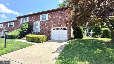 9401 Tulip St, Philadelphia, PA 19114