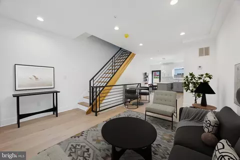 719 Mercy St, Philadelphia, PA 19148