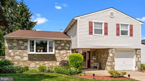 11992 Lockart Rd, Philadelphia, PA 19116