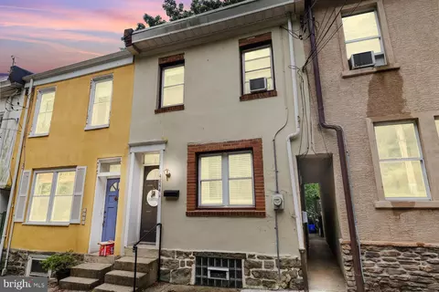 4844 Smick St, Philadelphia, PA 19127