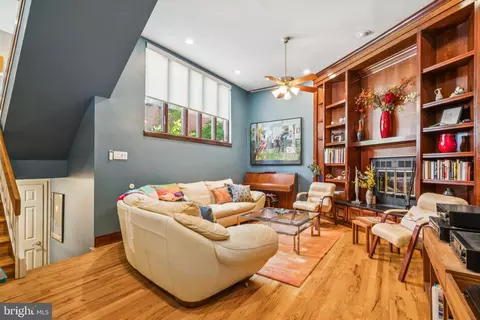751 S 3rd St, Philadelphia, PA 19147