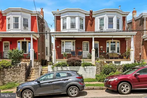 371 Dawson St, Philadelphia, PA 19128