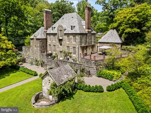 42 W Bells Mill Rd, Philadelphia, PA 19118