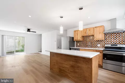 1524 Naudain St, Philadelphia, PA 19146