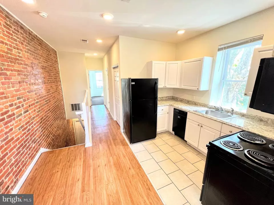 Entry Way - 528 S 55th St, Philadelphia, PA 19143 photo 5 of 6