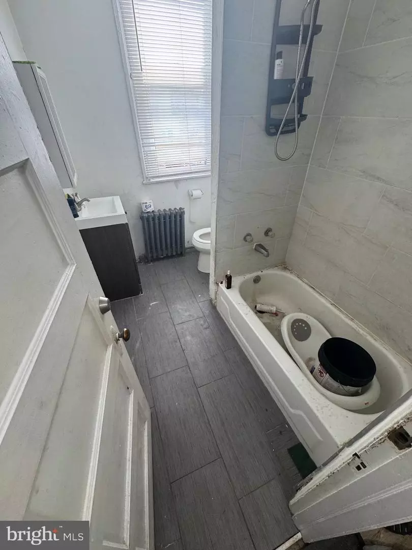 Bath - 701 W Wingohocking St, Philadelphia, PA 19140 photo 2 of 2