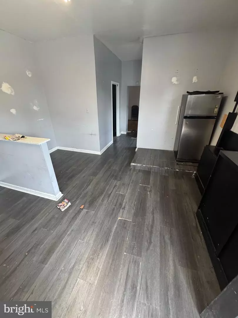 Entry Way - 701 W Wingohocking St, Philadelphia, PA 19140 photo 2 of 5