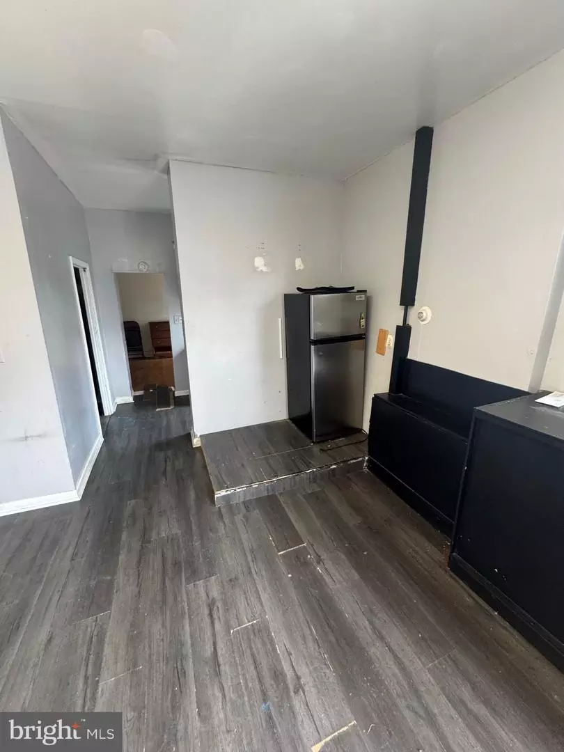 Entry Way - 701 W Wingohocking St, Philadelphia, PA 19140 photo 3 of 5