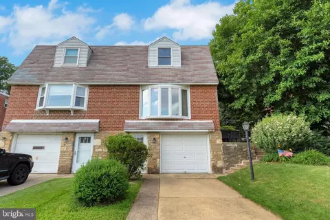 8618 Alicia St, Philadelphia, PA 19115