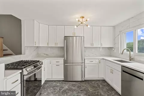 6917 Lindbergh Blvd, Philadelphia, PA 19142
