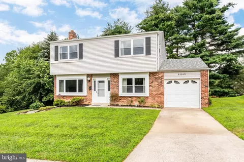 8645 Steeple Dr, Philadelphia, PA 19128