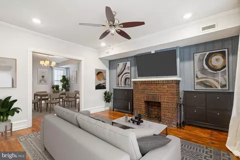 572 Hermitage St, Philadelphia, PA 19128