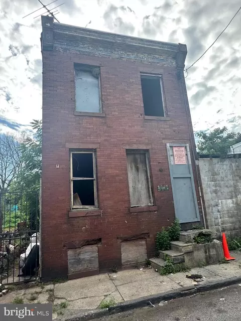 3942 Dell St, Philadelphia, PA 19140