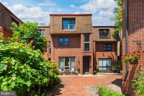 9 Appletree Ct, Philadelphia, PA 19106