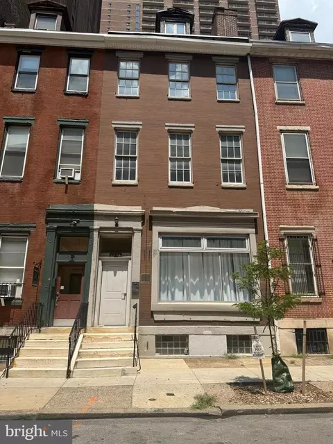 1431 Spruce St #2R, Philadelphia, PA 19102