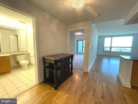 717 S Chris Columbus Blvd #1404, Philadelphia, PA 19147