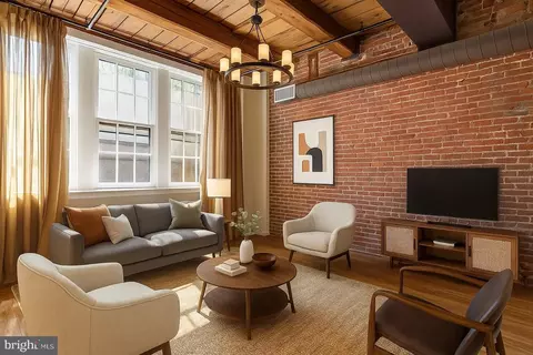 301 Race St #201, Philadelphia, PA 19106