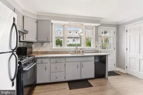 186 Conarroe St, Philadelphia, PA 19127