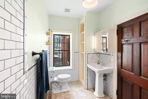 1241 N Hollywood St, Philadelphia, PA 19121