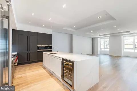 2108 10 Walnut St #401, Philadelphia, PA 19103