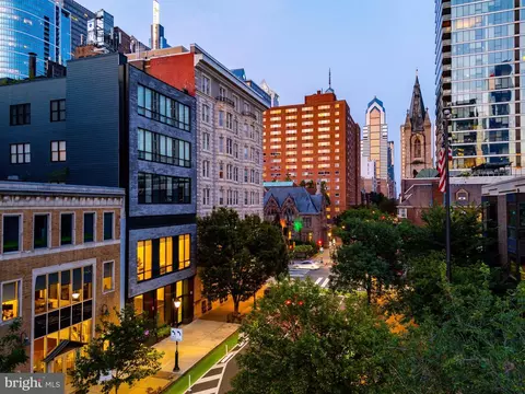 2207 Chestnut St #2, Philadelphia, PA 19103