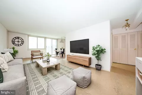 1919 Chestnut St #2819, Philadelphia, PA 19103