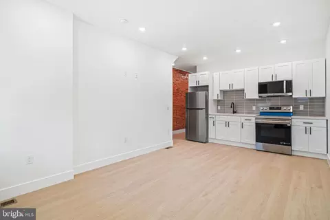 6027 Pine St, Philadelphia, PA 19143