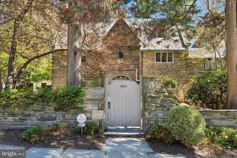 8011 Navajo St, Philadelphia, PA 19118