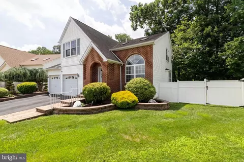 400 Laura Ln, Philadelphia, PA 19116