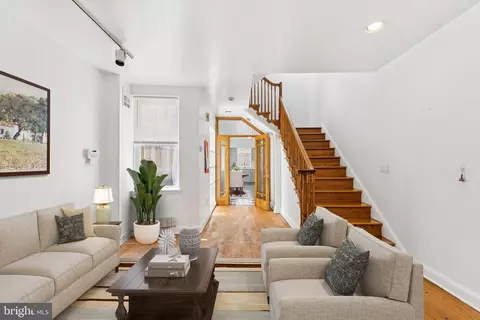 1006 S Front St, Philadelphia, PA 19147