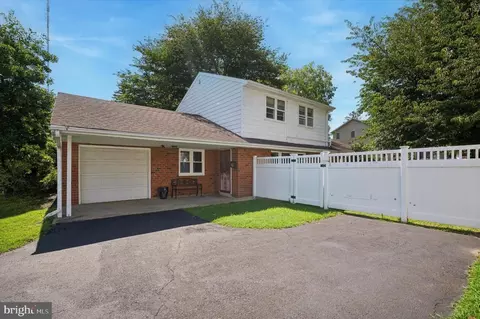 463 Domino Ln, Philadelphia, PA 19128