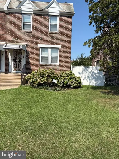 1103 Fanshawe St, Philadelphia, PA 19111