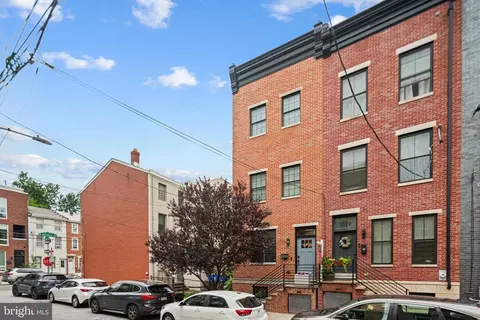 1031 Earl St, Philadelphia, PA 19125