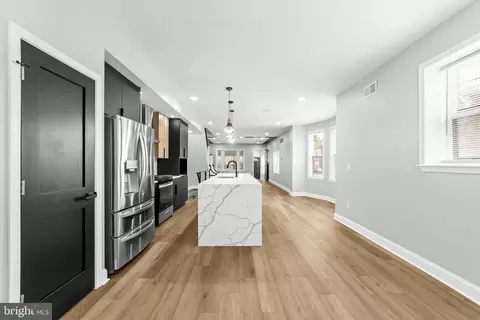 914 W Duncannon Ave, Philadelphia, PA 19141