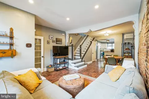 819 Cross St, Philadelphia, PA 19147