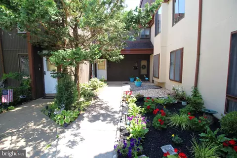 5009 S Convent Ln #145, Philadelphia, PA 19114