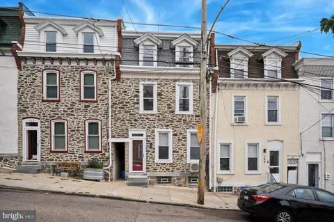 151 Jamestown Ave, Philadelphia, PA 19127