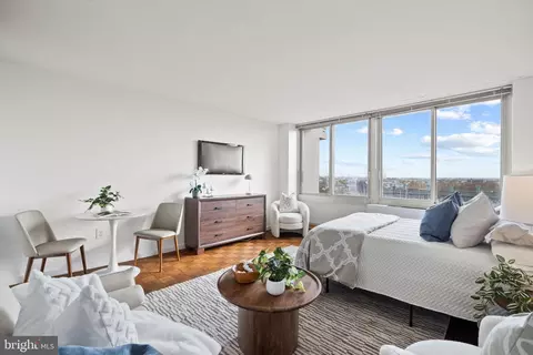 604 S 36 S Washington Sq #913, Philadelphia, PA 19106