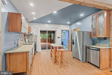 6106 Hegerman St, Philadelphia, PA 19135