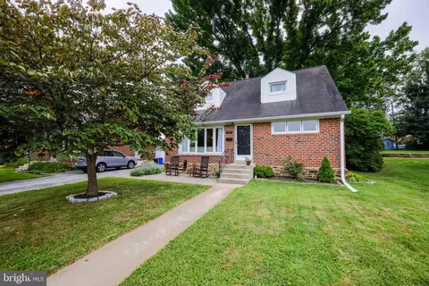 610 Flamingo St, Philadelphia, PA 19128