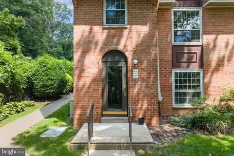 4000 Gypsy Ln #719, Philadelphia, PA 19129