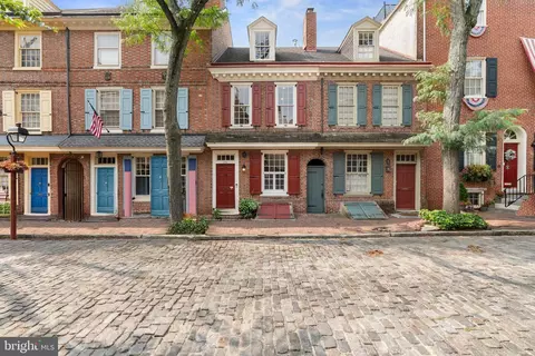246 Delancey St, Philadelphia, PA 19106