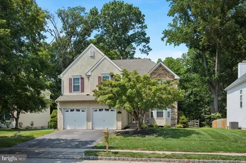 511 Greenhill Ln, Philadelphia, PA 19128