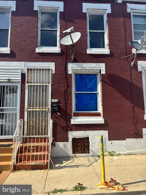 907 W Silver St, Philadelphia, PA 19133