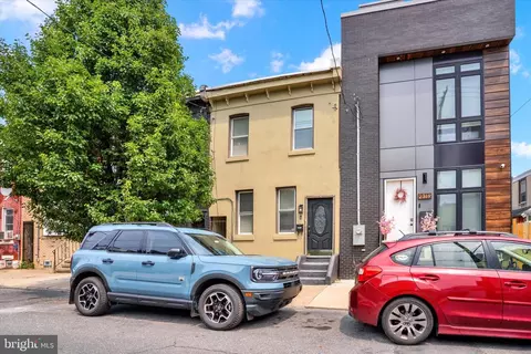 2317 E Sergeant St, Philadelphia, PA 19125