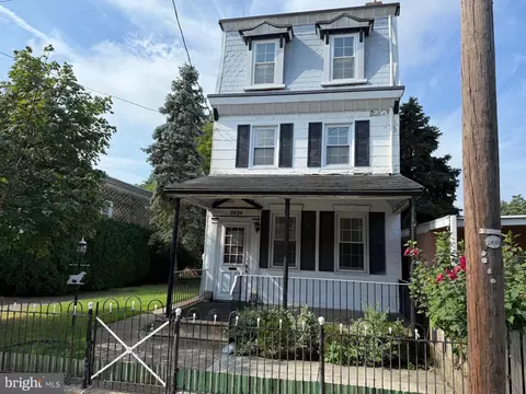 2824 28 Pratt St, Philadelphia, PA 19137
