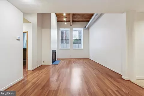 11 N 2nd St #102, Philadelphia, PA 19106