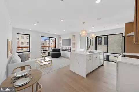 919 S 11th St #2, Philadelphia, PA 19147