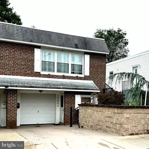 10665 Halstead St, Philadelphia, PA 19116