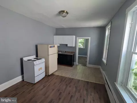 1410 S 52nd St, Philadelphia, PA 19143
